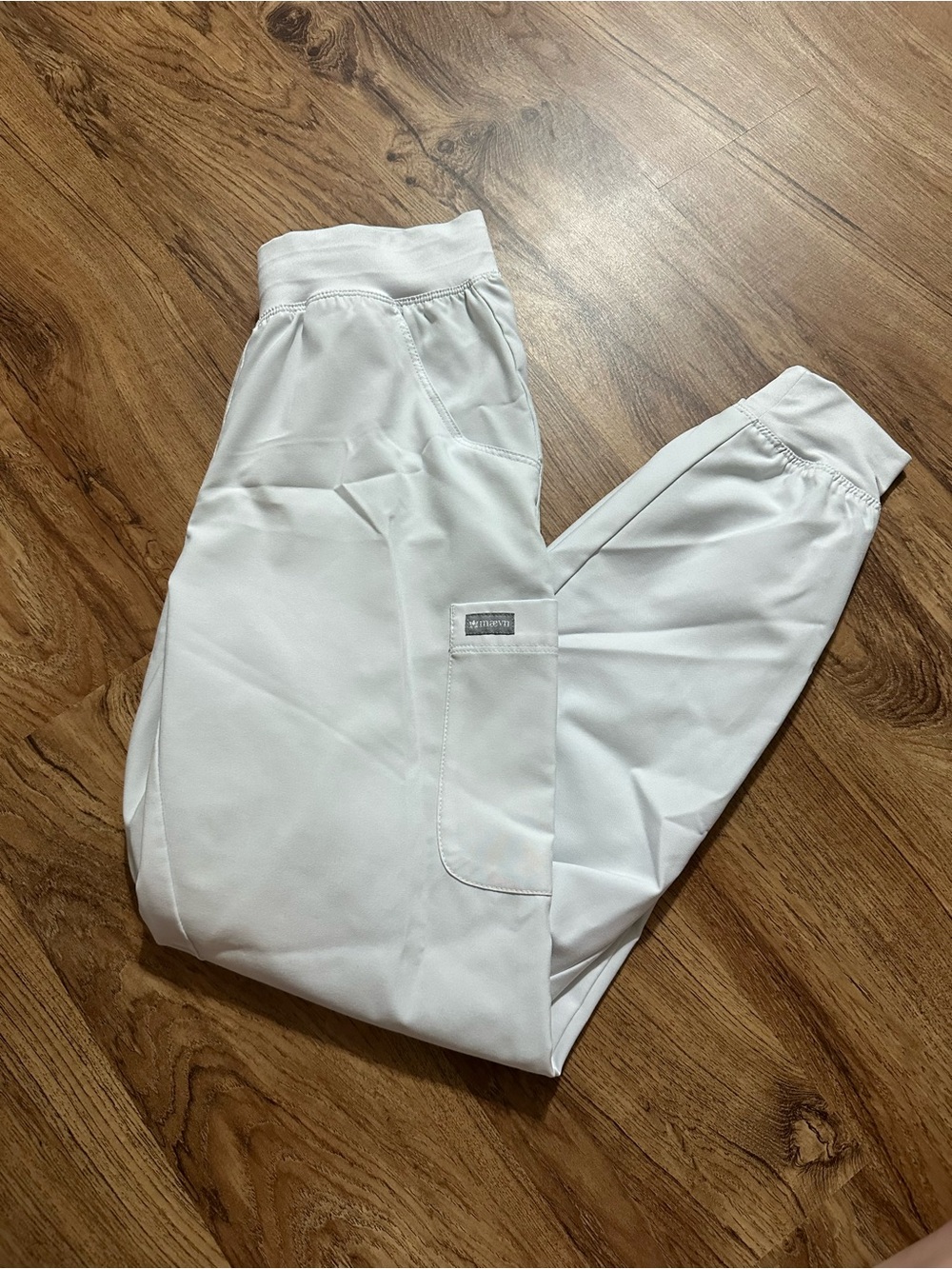 Women's White Jogger Scrubs
